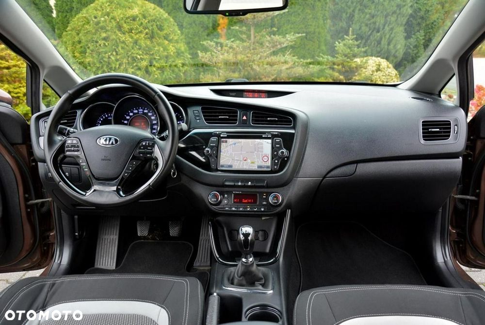 Kia Ceed 1.6 GDI Platinum Edition - 24