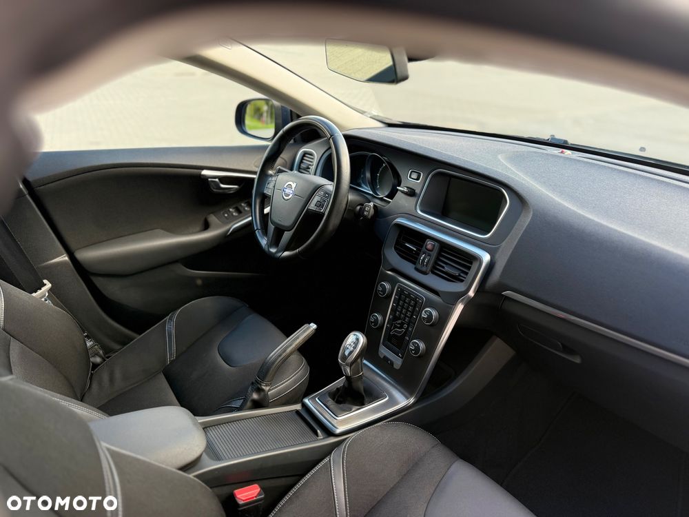 Volvo V40 D4 Momentum - 17