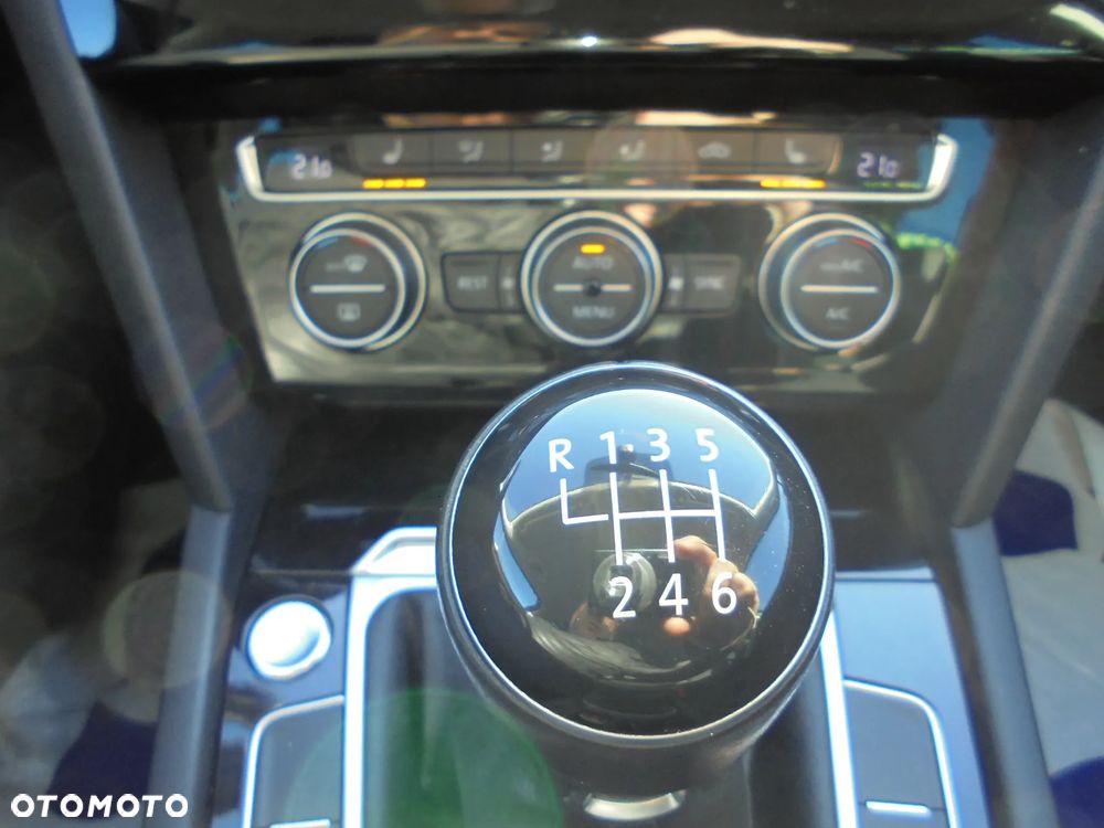 Volkswagen Passat Variant 2.0 TDI SCR BlueMotion Highline - 35