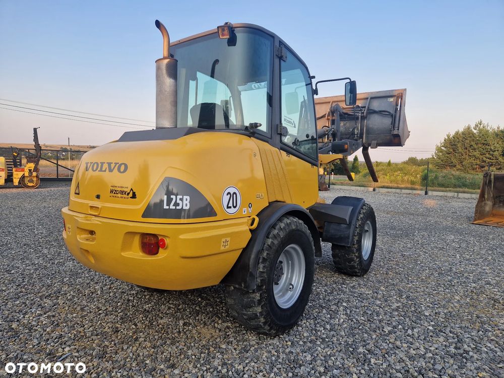 Volvo L25B-P - 4