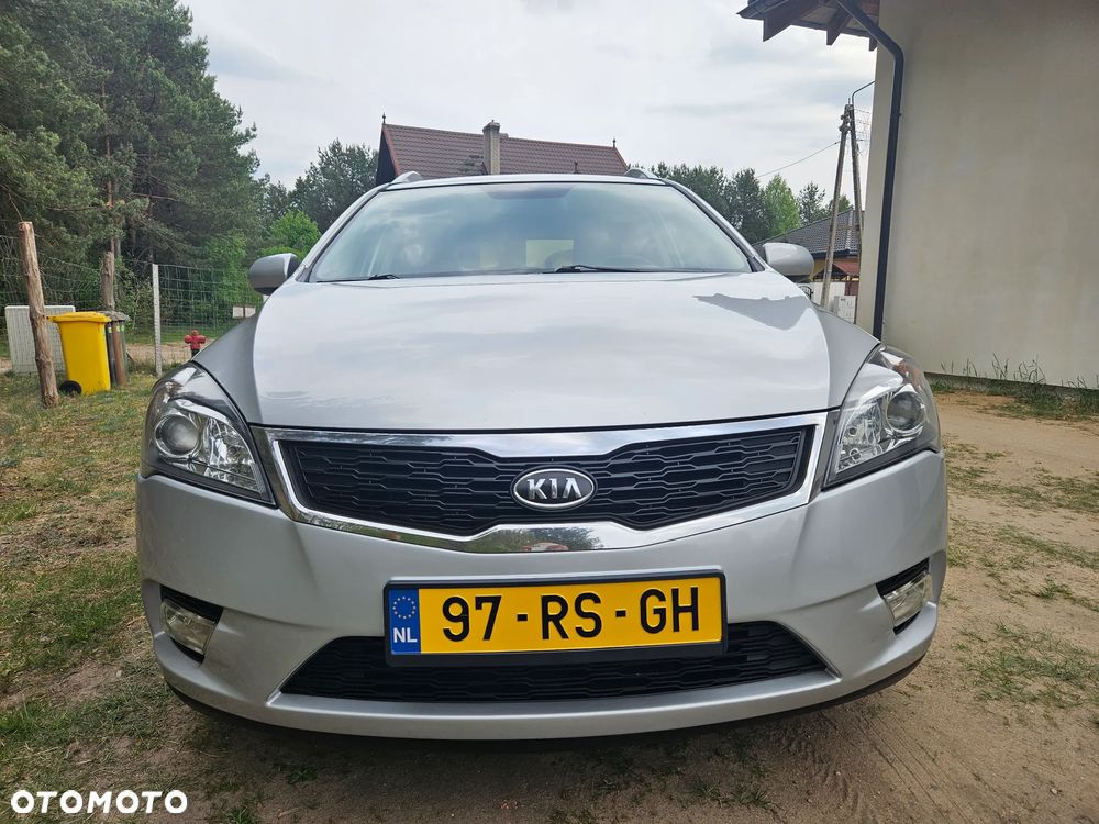Kia Ceed - 11