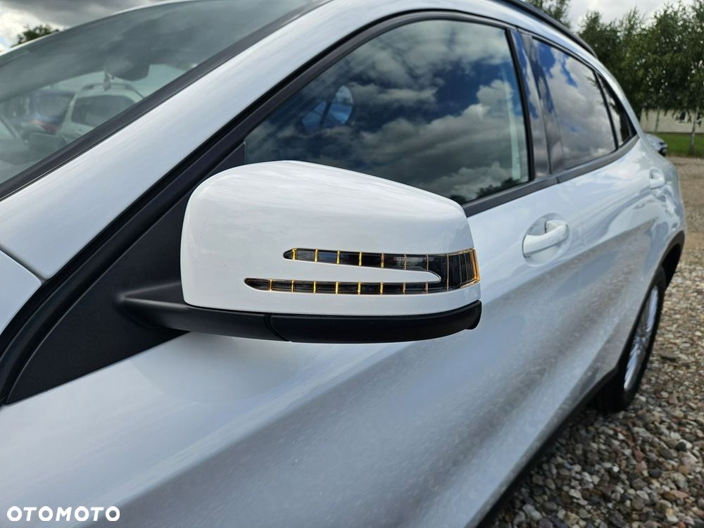 Mercedes-Benz GLA - 30