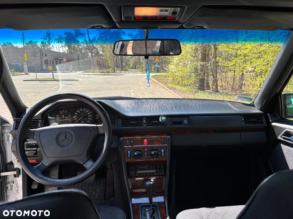 Mercedes-Benz Klasa E - 23