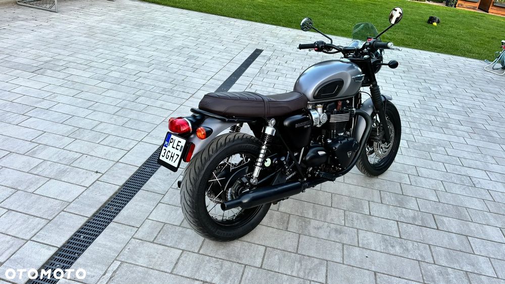 Triumph Bonneville - 9