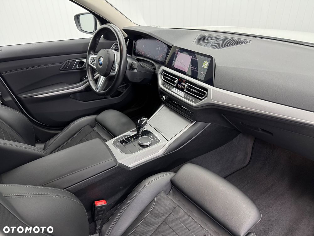 BMW Seria 3 318d Touring Advantage - 22