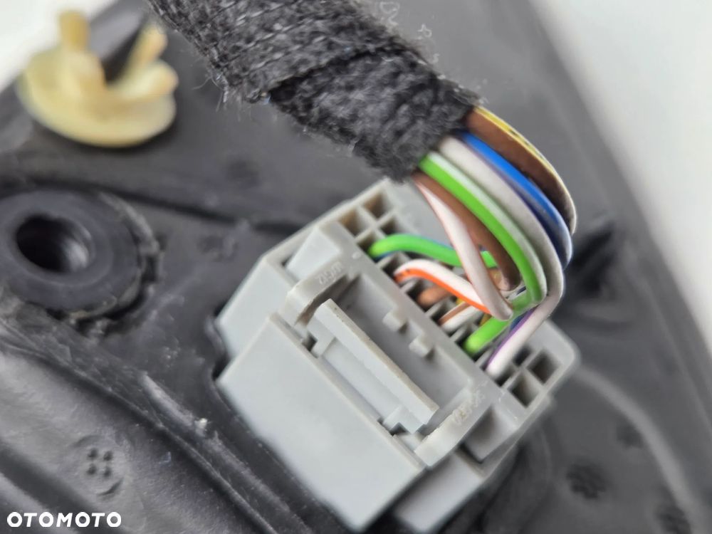 LUSTERKO PRAWE 8 PIN EUROPA FORD FOCUS MK4 IV - 12
