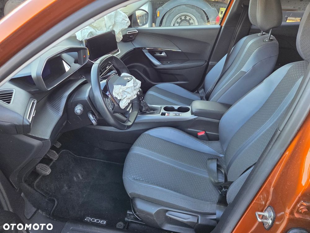 Peugeot 2008 PureTech 130 Allure - 13