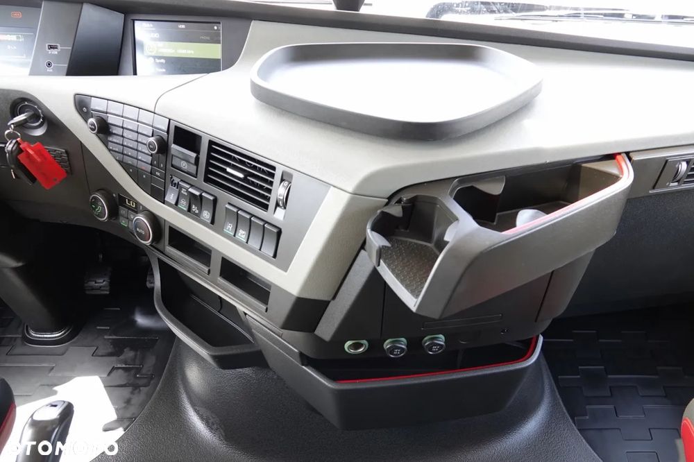 Volvo FH 500 / NISKA KABINA / PO ZŁOTYM KONTRAKCIE SERWISOWYM / OPONY 100% - 29