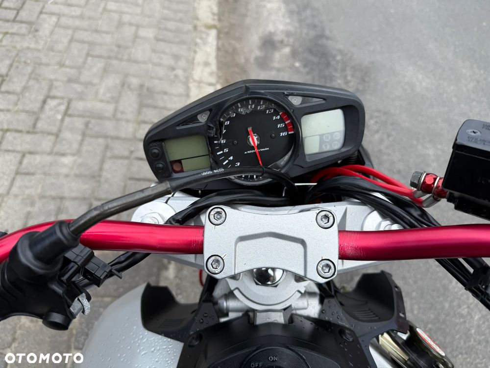 Suzuki GSR - 10