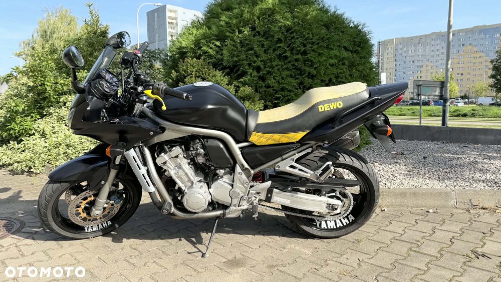 Yamaha FZS - 4