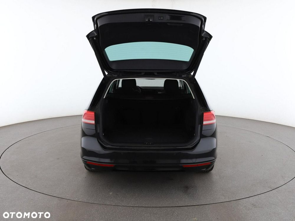 Volkswagen Passat - 20