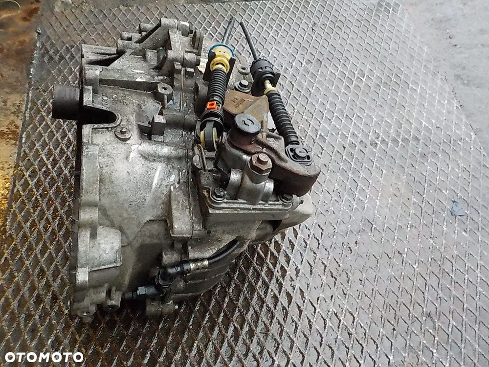 VOLVO XC70 2.4 B SKRZYNIA BIEGÓW 366R-7002-DA T1GH4 - 4