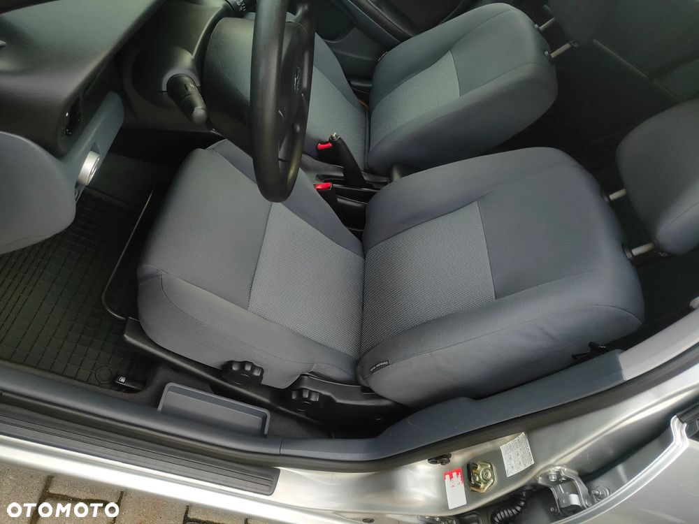 Nissan Almera 1.5 visia - 37