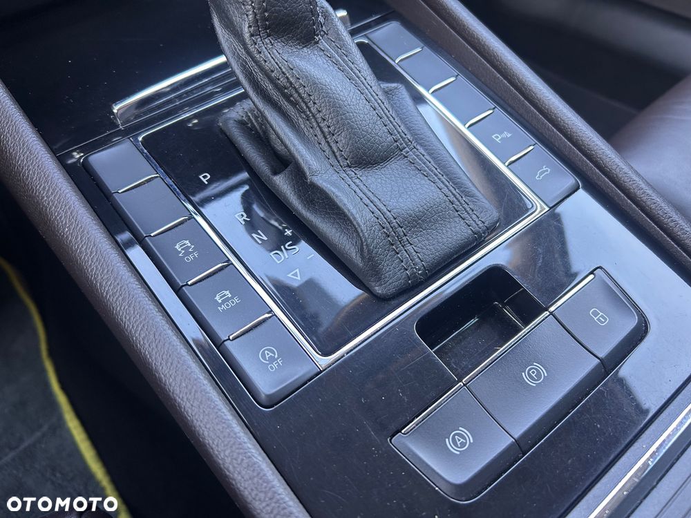 Skoda Superb 2.0 TDI L&K DSG - 22