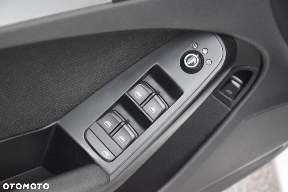 Audi A4 Limousine - 16