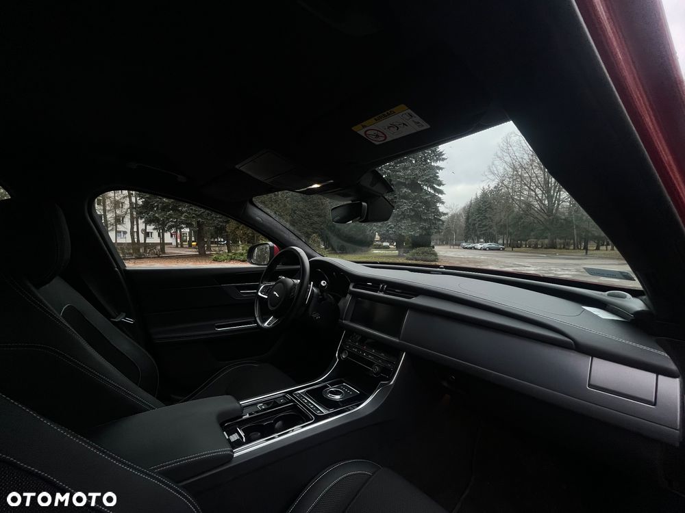 Jaguar XF 2.0 T AWD R-Sport - 9