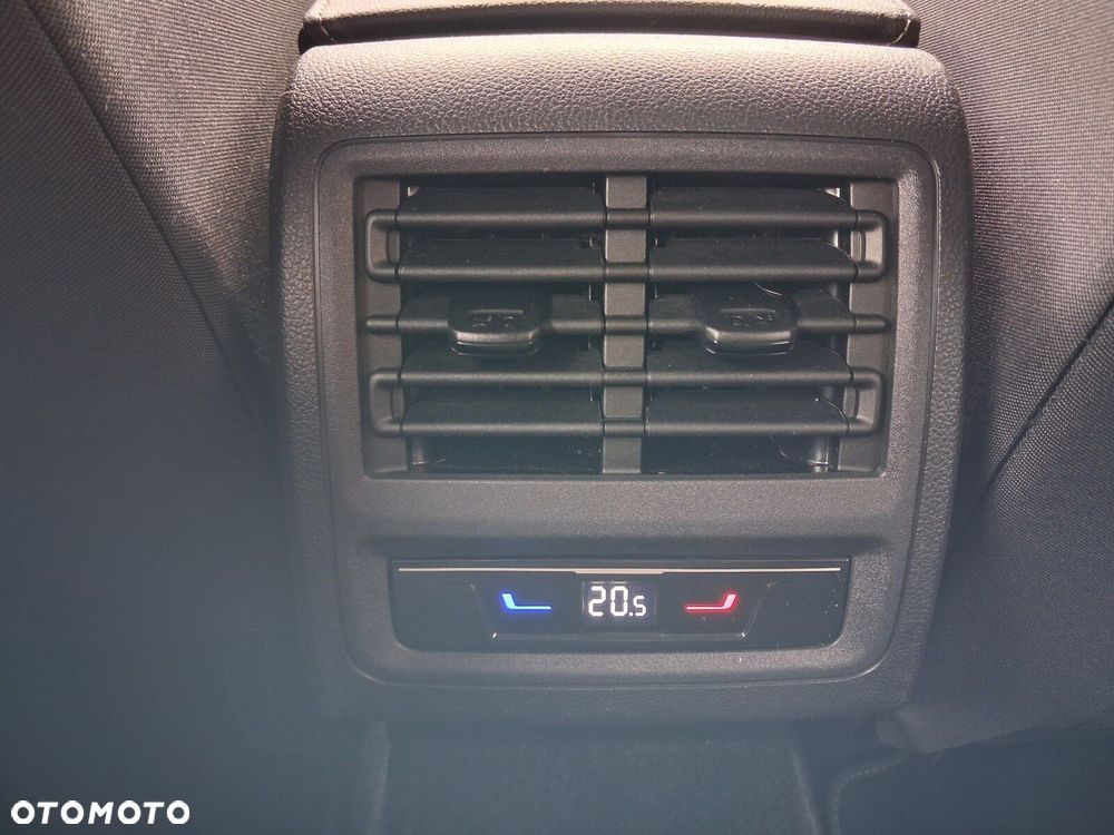 Volkswagen Golf 1.5 TSI EVO Style - 30