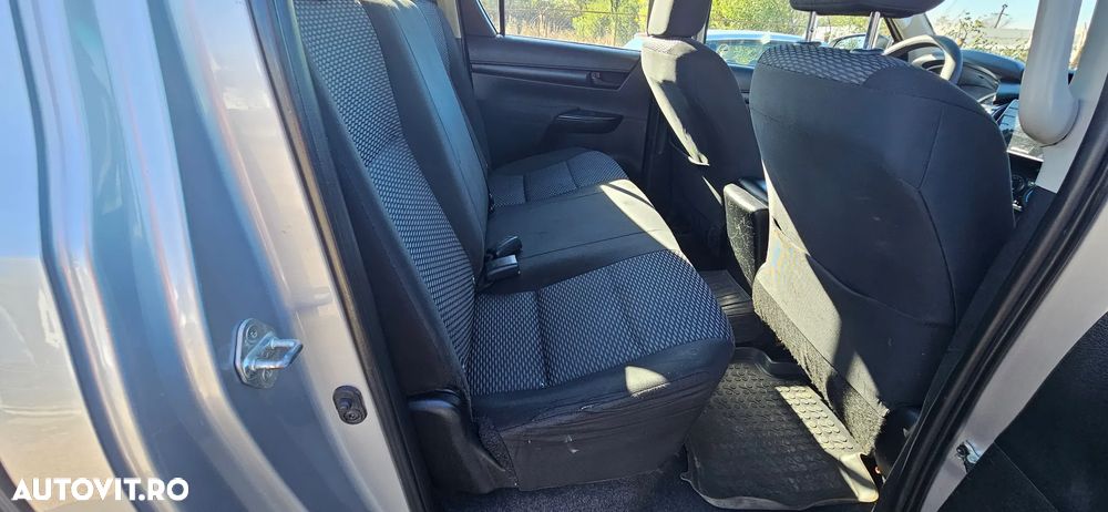 Toyota Hilux 4x4 Double Cab M/T Comfort - 9