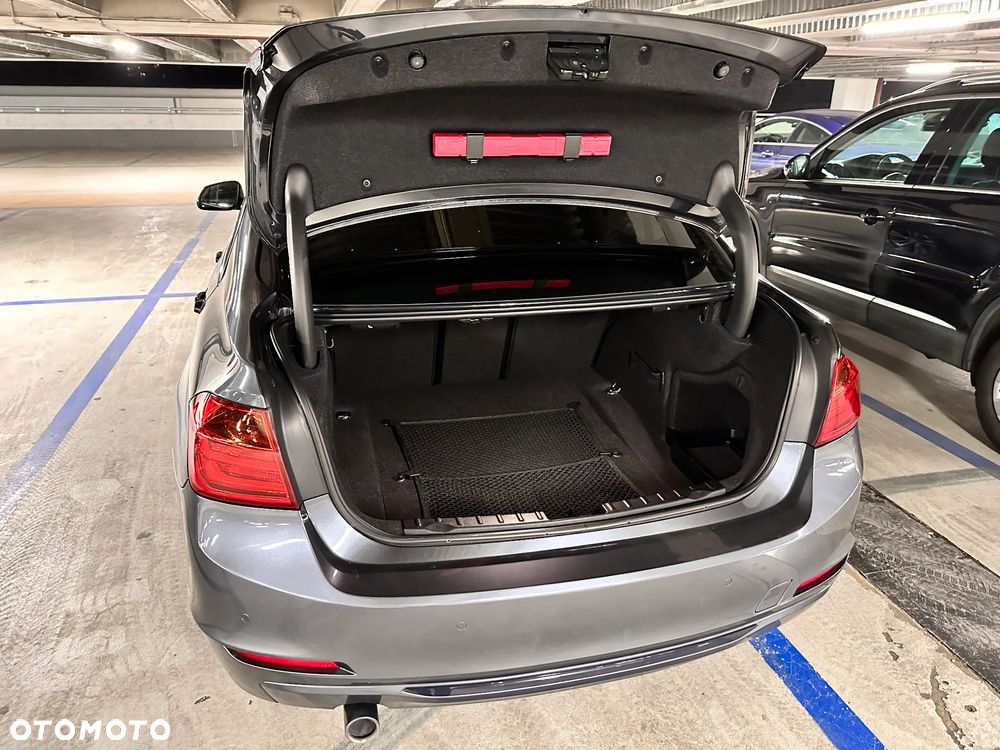 BMW Seria 3 320d Sport Line - 24