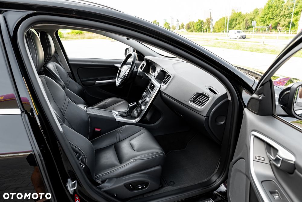 Volvo V60 D6 AWD Plug-in Hybrid Summum - 25