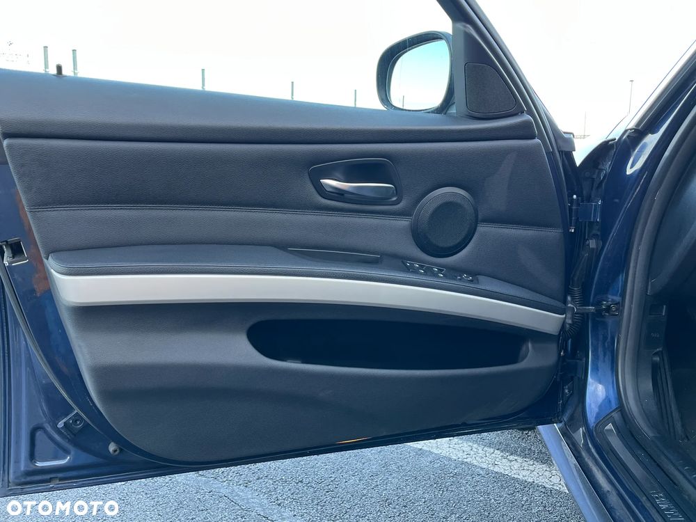 BMW Seria 3 330d DPF Edition Lifestyle - 26