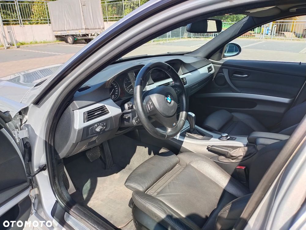 BMW Seria 3 325i xDrive - 7