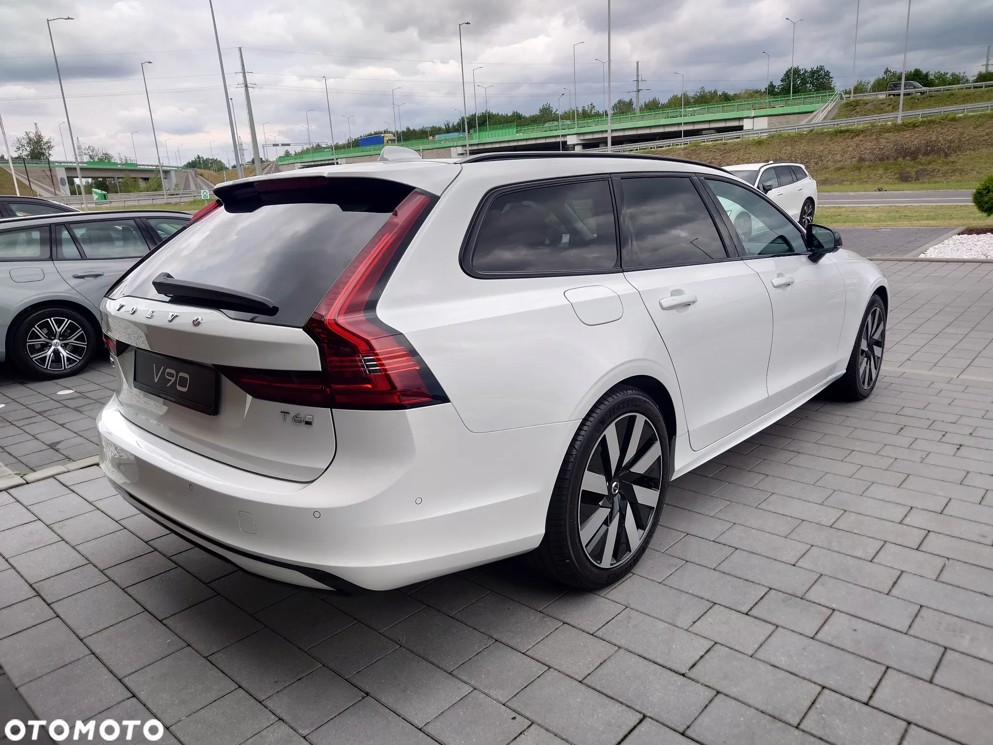 Volvo V90 T6 AWD Plug-In Hybrid Plus Dark - 4