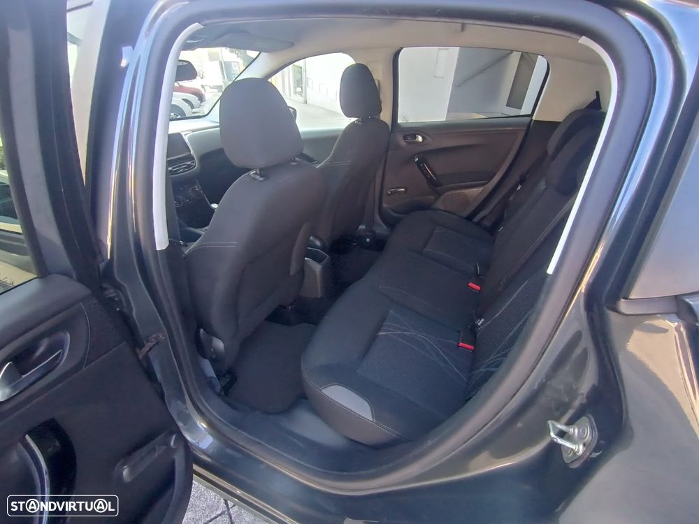 Peugeot 208 1.4 HDi Active - 24
