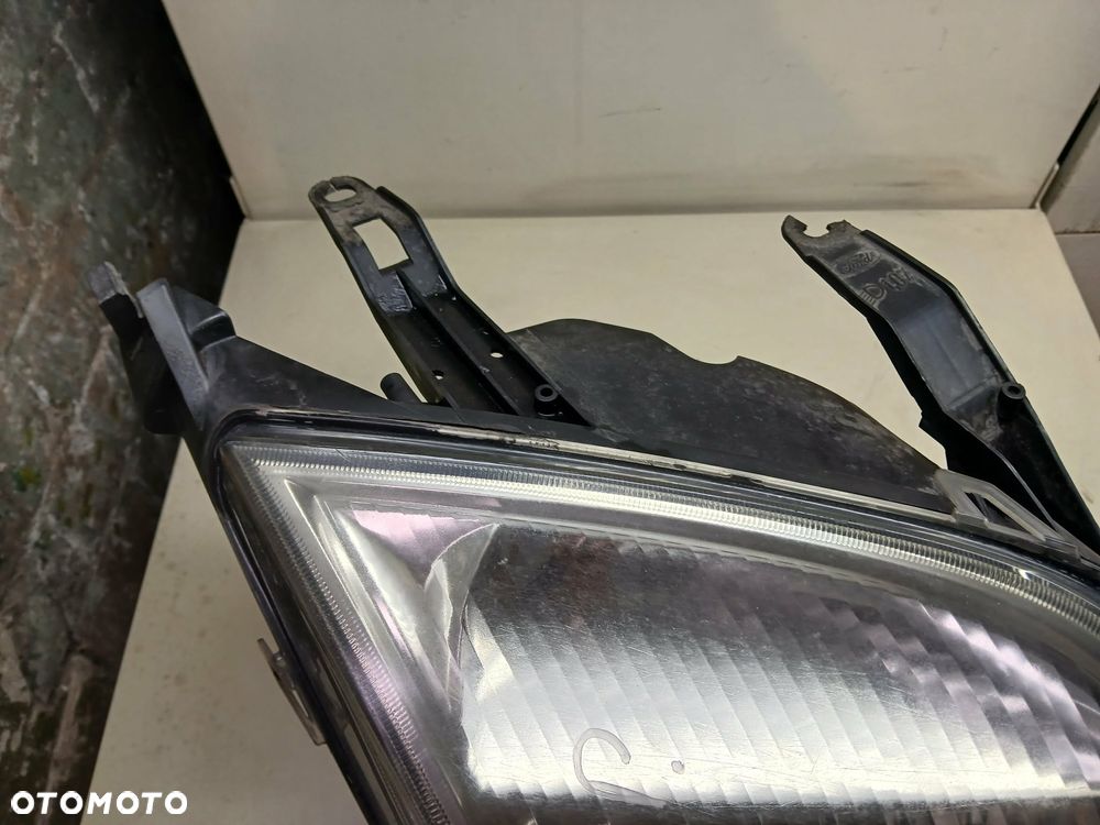 Ford Fusion lampa przednia prawa, lewa - 3