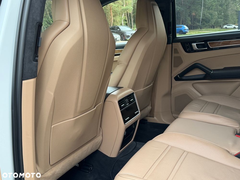 Porsche Cayenne - 15