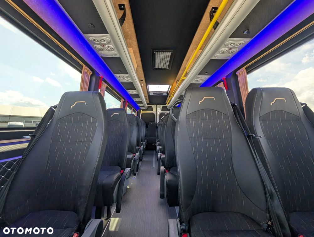 Mercedes-Benz Sprinter 517 - 18