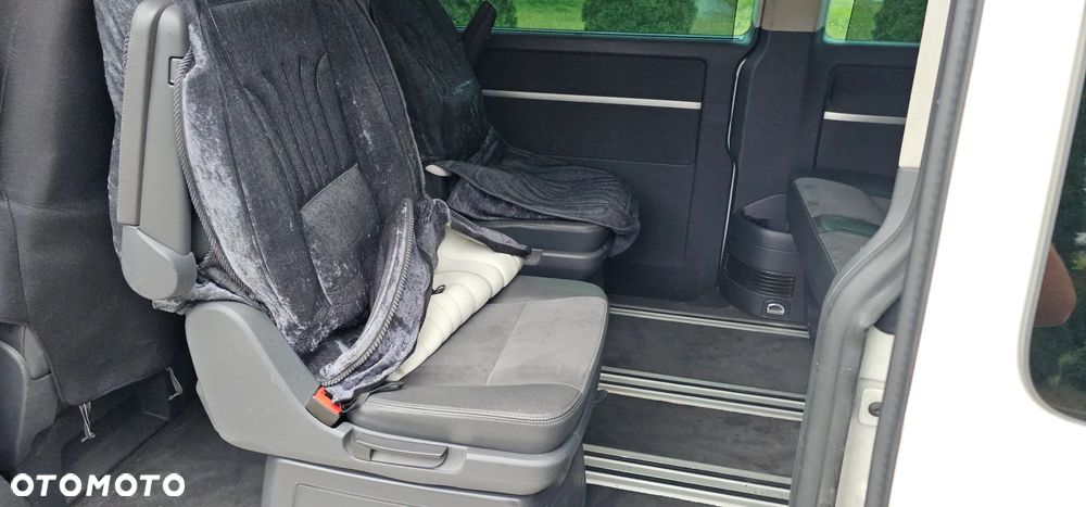 Volkswagen Multivan - 9