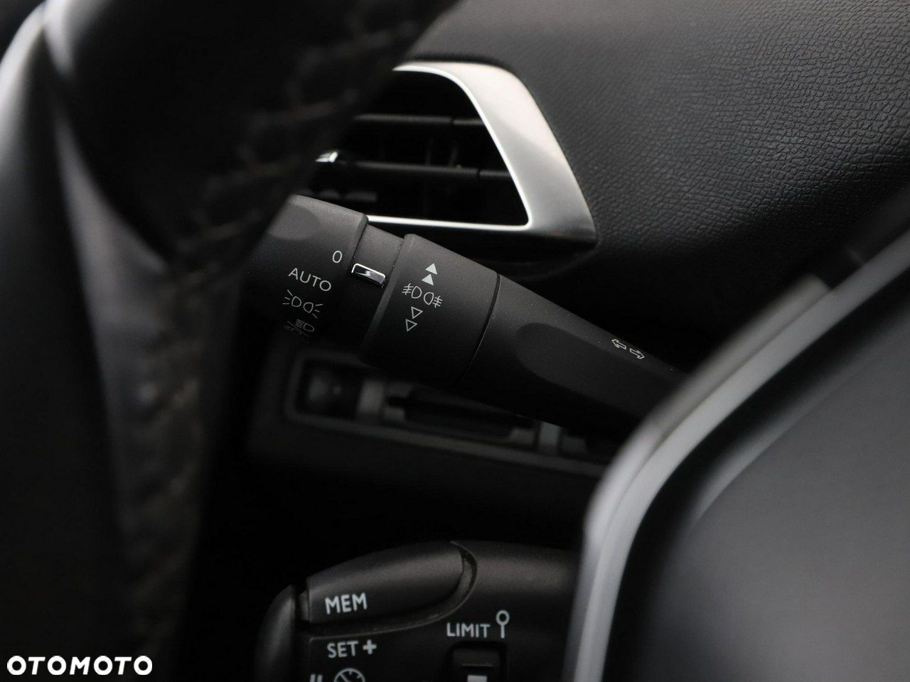 Peugeot 3008 1.6 BlueHDi Allure S&S - 36