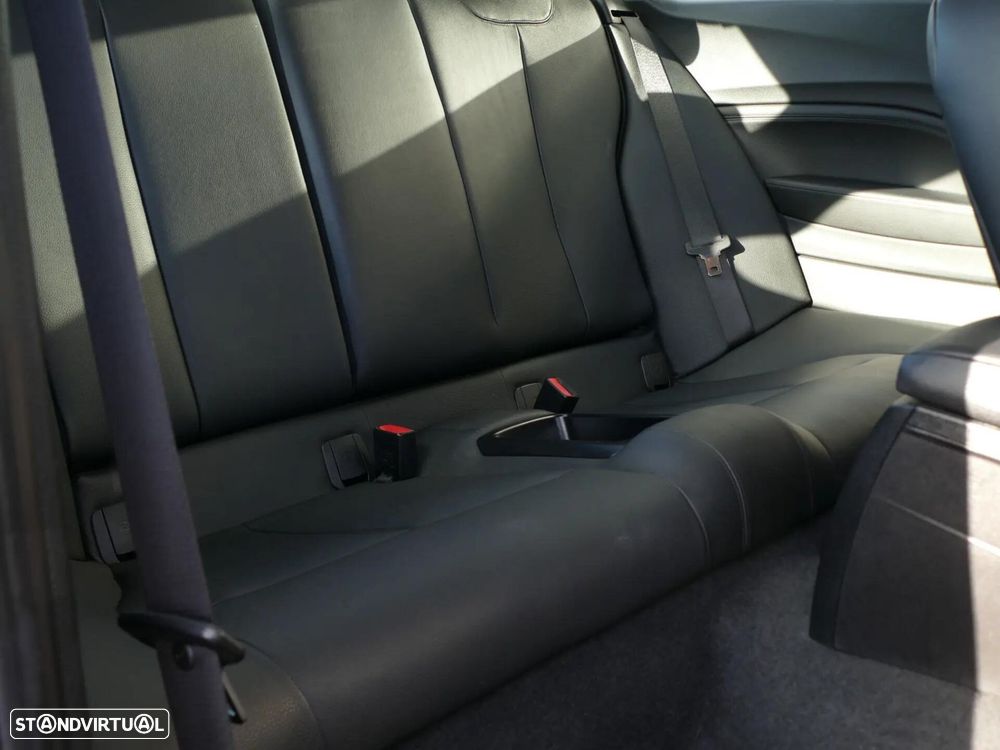 BMW 220 d Coupe Advantage Auto - 31