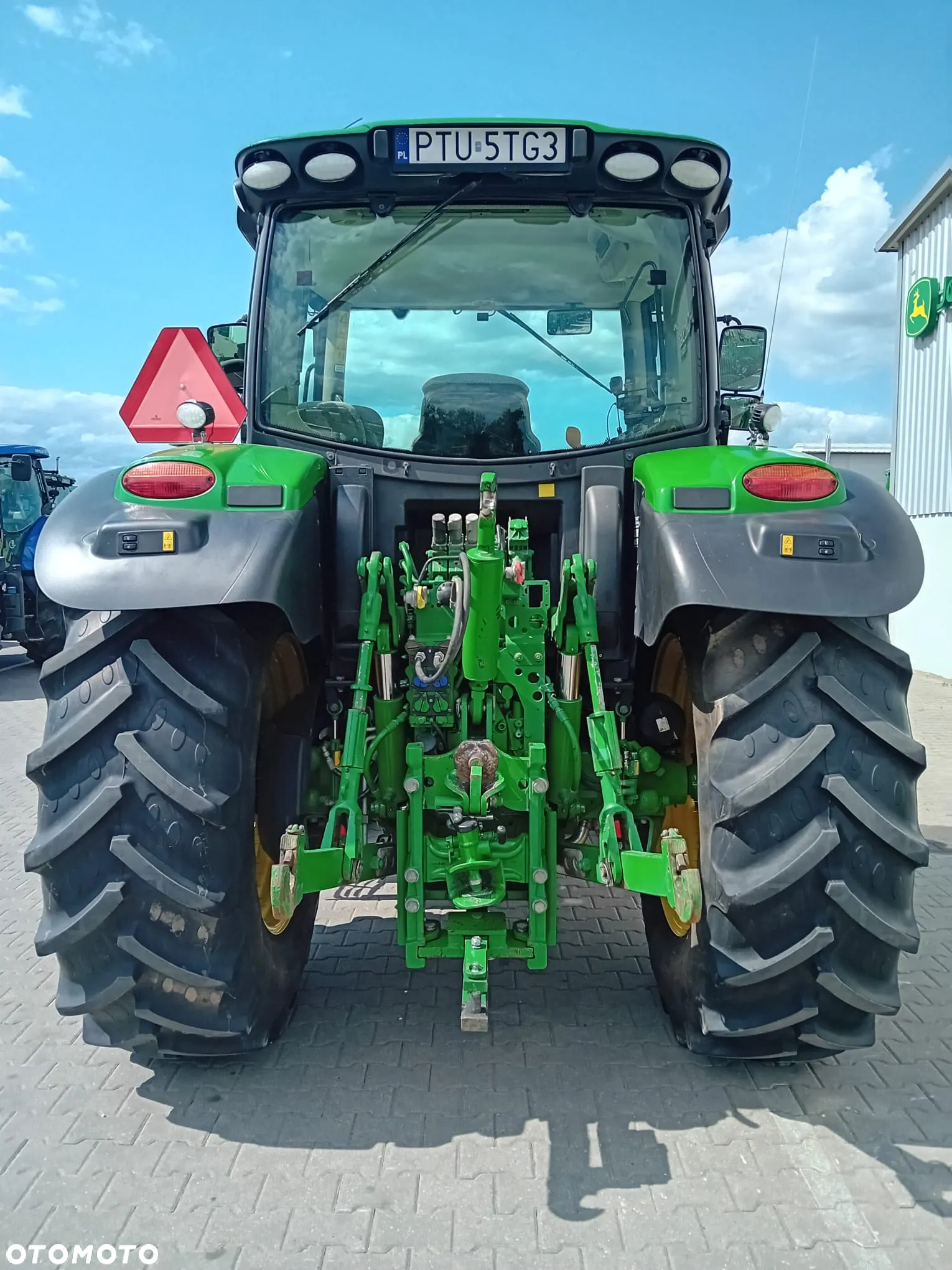John Deere 6120R - 8