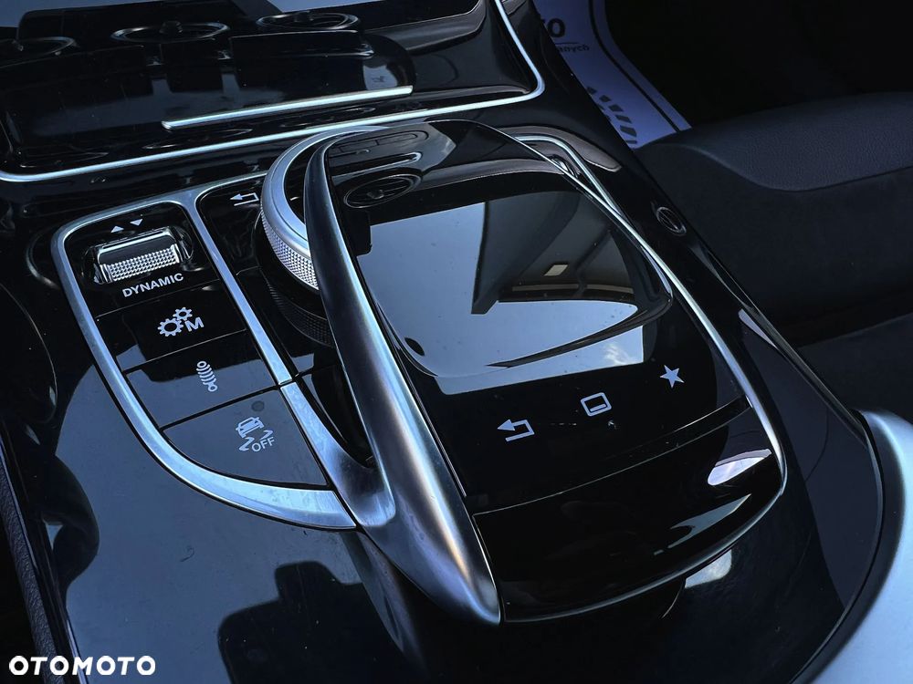 Mercedes-Benz Klasa C 450 AMG 4Matic T 7G-TRONIC - 29