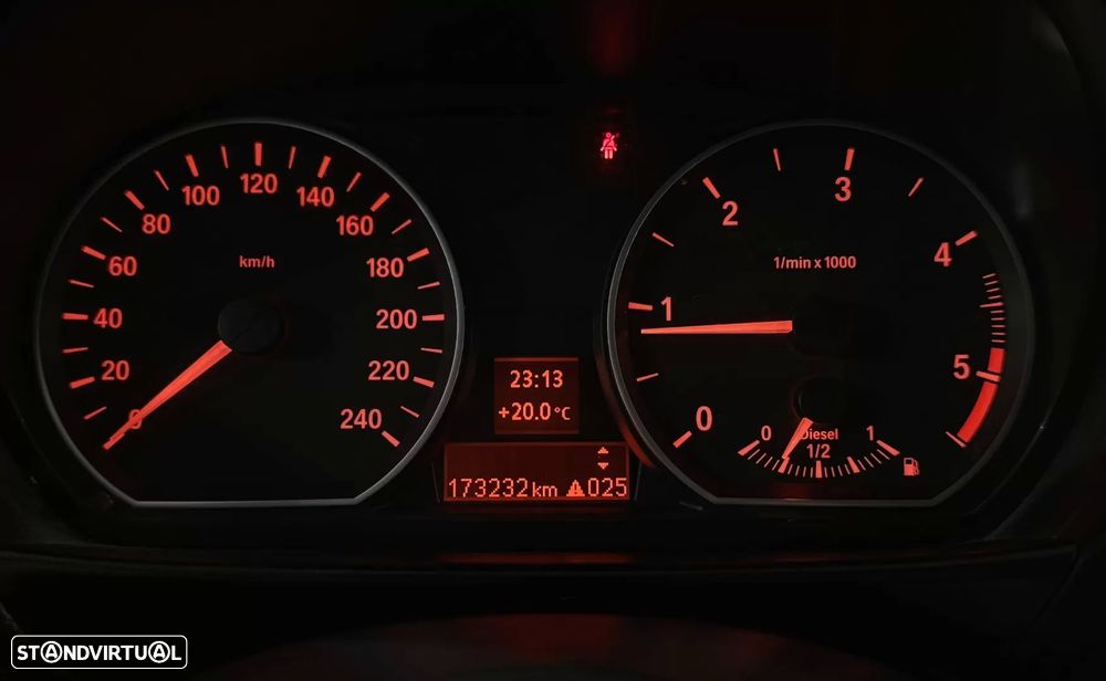 BMW 118 d Pack M - 16