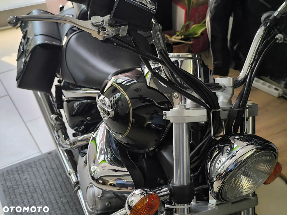 Suzuki Intruder - 12