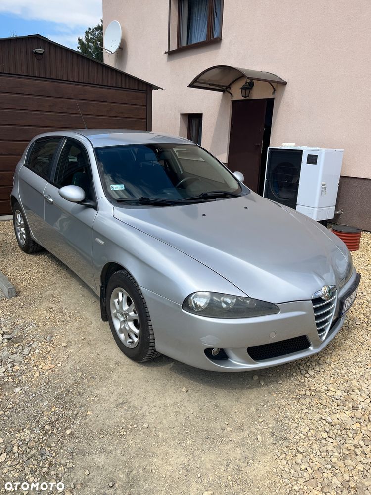 Alfa Romeo 147 1.6 Twin Spark Distinctive - 2