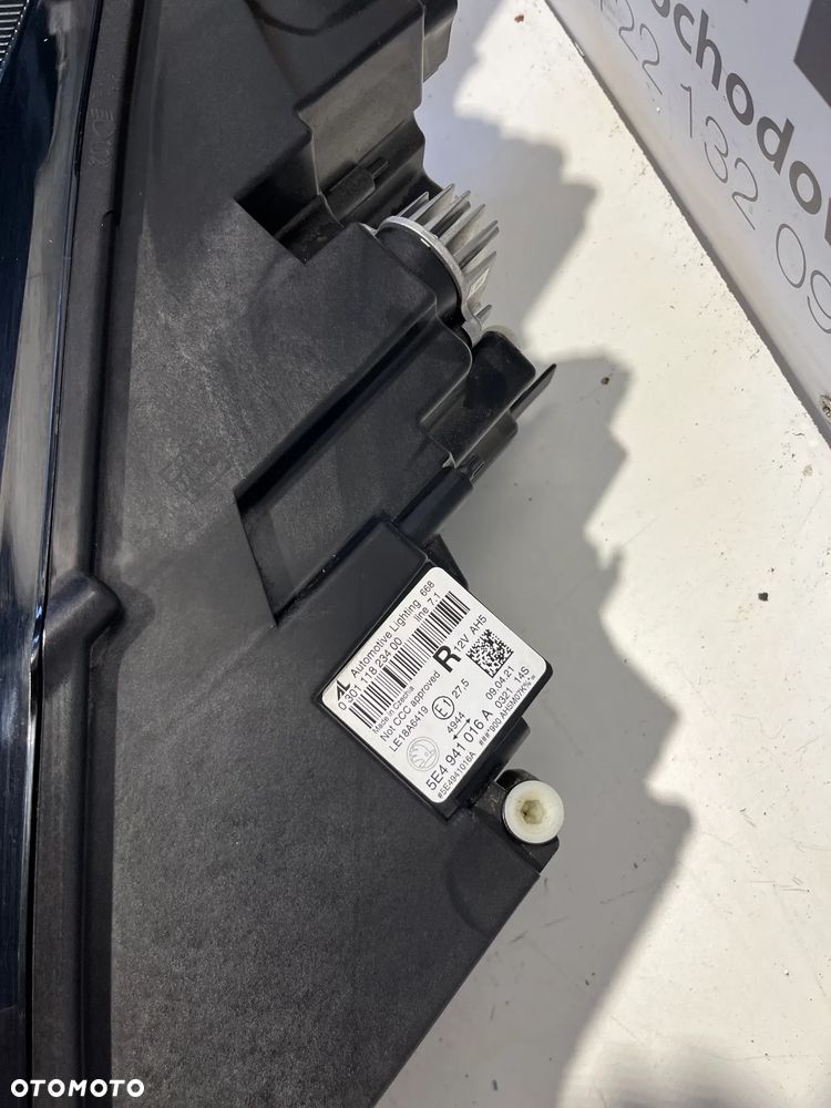 Škoda Octavia IV 4 lampa lewy/prawy  przód 5E4941015A,5E4941016A 2021R - 6