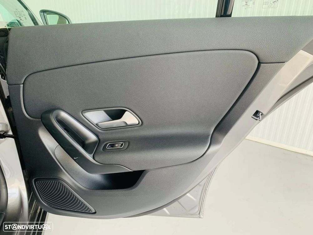 Mercedes-Benz CLA 180 7G-DCT Progressive - 38