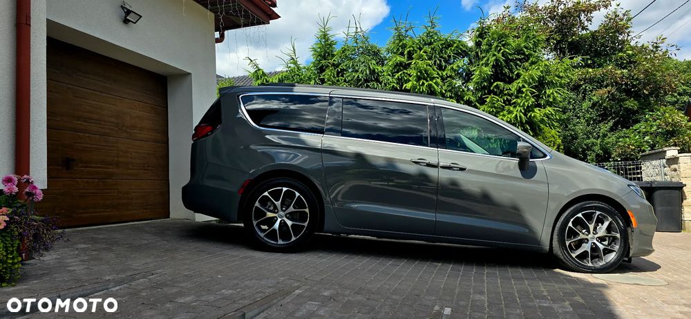 Chrysler Pacifica - 5
