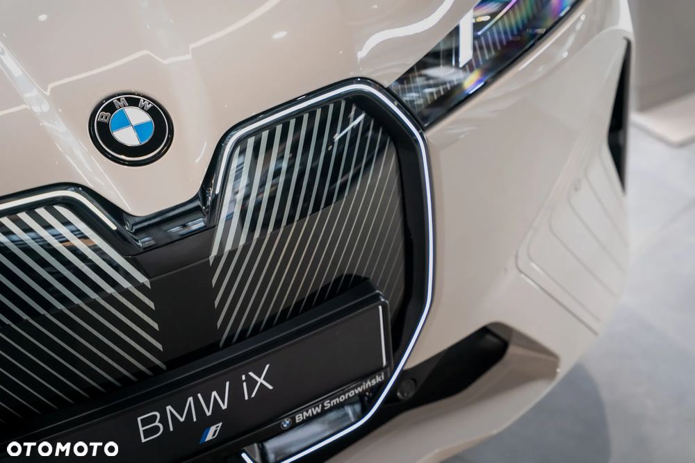 BMW iX - 19
