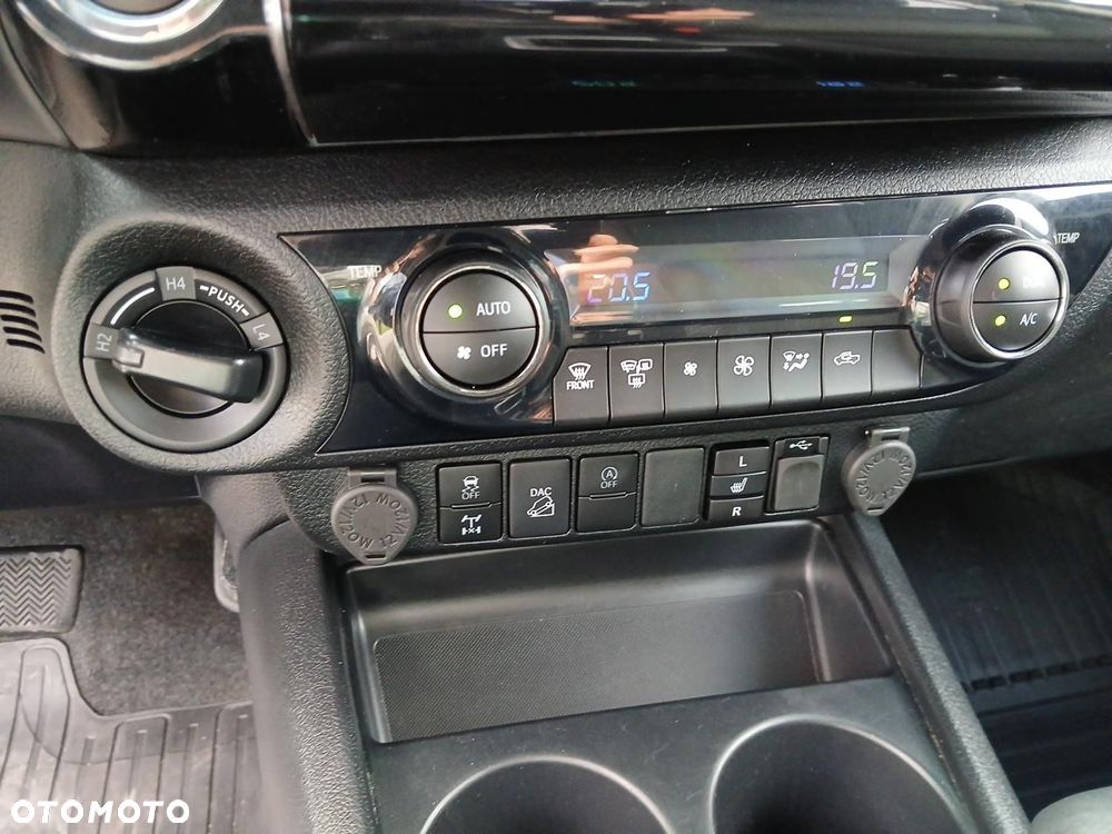 Toyota Hilux 2.8 D-4D Double Cab SR5 4x4 - 38