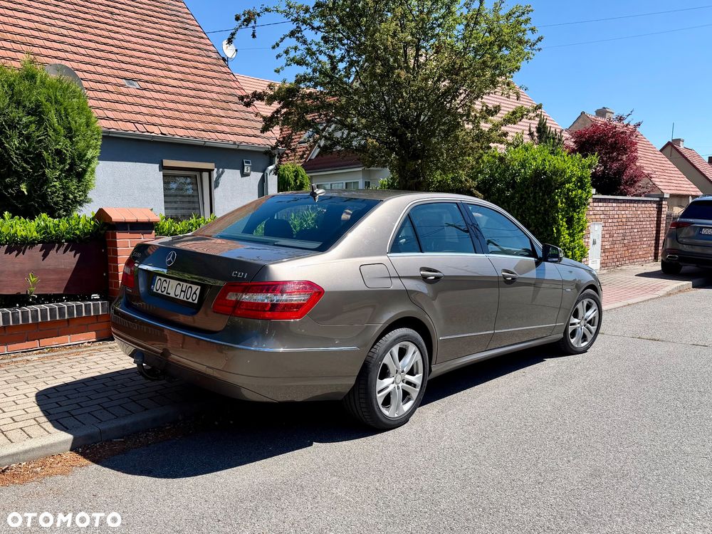Mercedes-Benz Klasa E 220 CDI BlueEff Avantgarde - 2