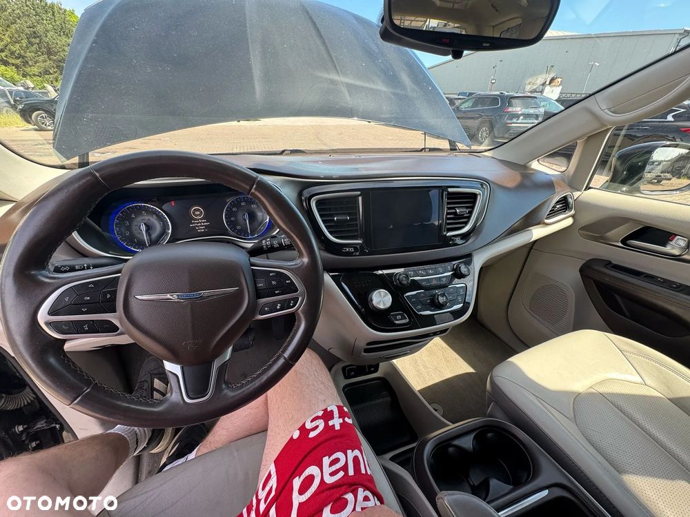 Chrysler Pacifica - 11