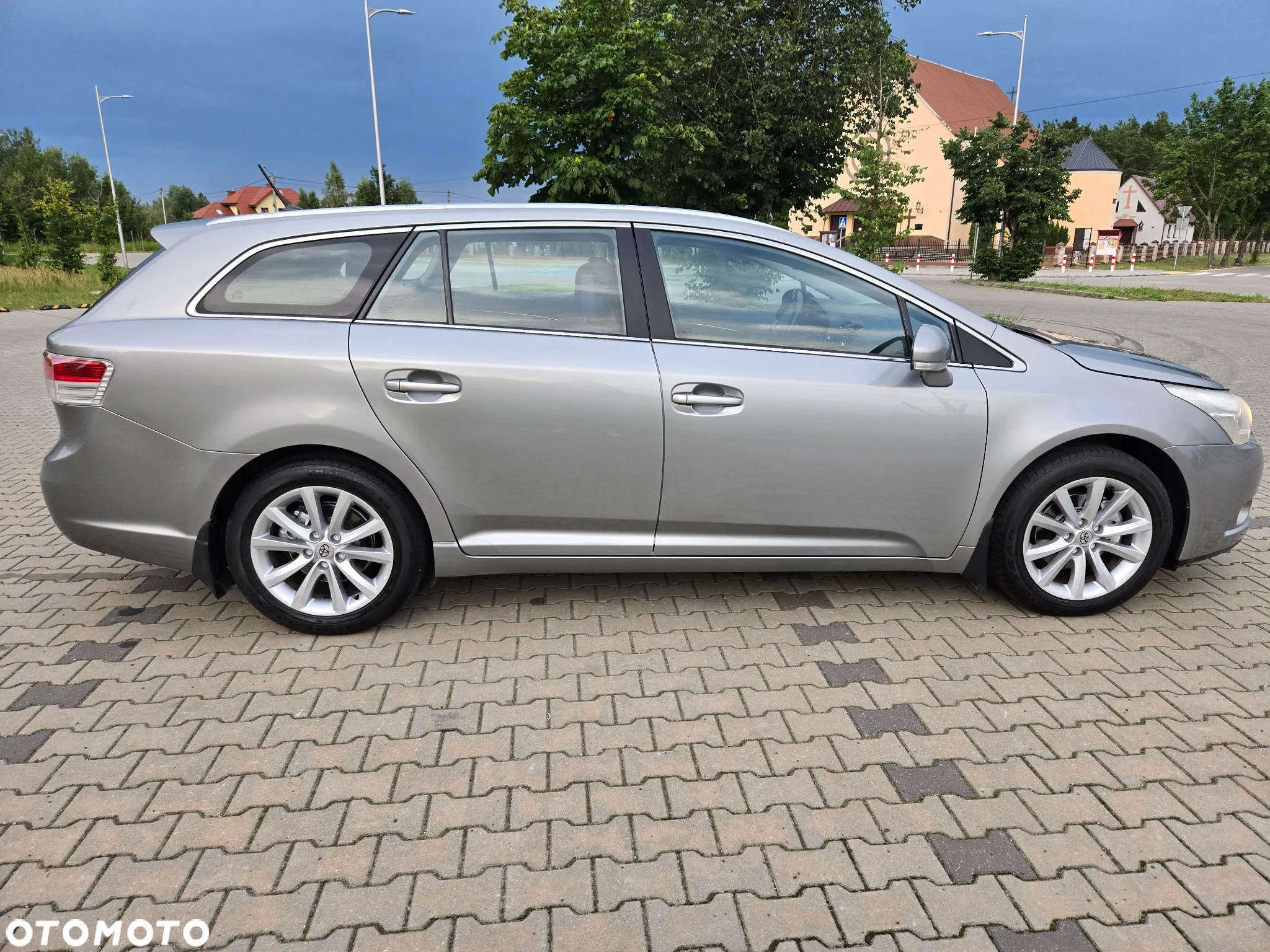 Toyota Avensis Combi 1.6 - 8