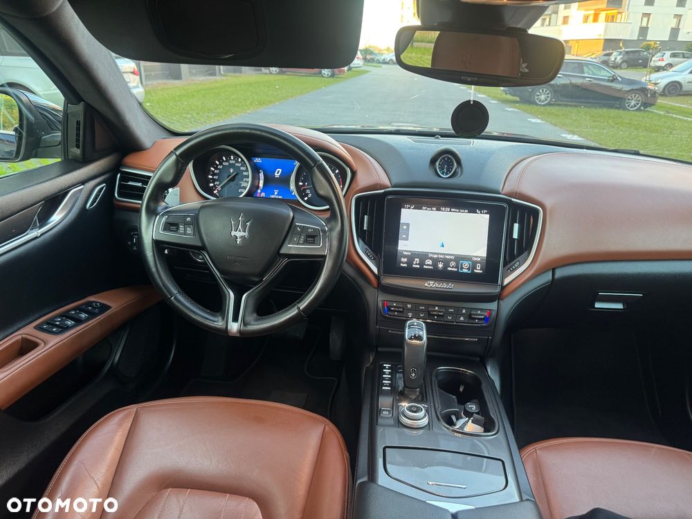 Maserati Ghibli GranLusso - 21