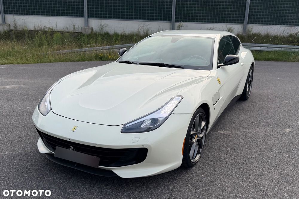 Ferrari GTC4Lusso - 15