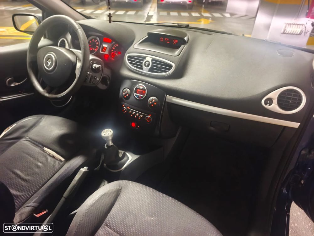 Renault Clio 1.2 16V Confort - 6